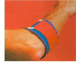FASCIA THERMOSKIN PER EPICONDILITE CON PRESSORE SMALL INDICATA NEL TRATTAMENTO DEL GOMITO DEL TENNISTA - maxifarmacia.it