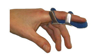 STECCA PER FRATTURA DITA A RANETTA FARMASPLINT MISURA GRANDE IN ALLUMINIO MODELLABILE CON IMBOTTITURA IN SPUGNA POLIURETANICA ANTIALLERGICA RADIOTRASPARENTE 10 CM 1 PEZZO - maxifarmacia.it