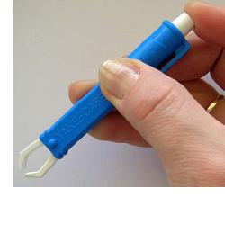 PINZETTA TOGLI ZECCHE IN PLASTICA BLISTER SINGOLO - maxifarmacia.it